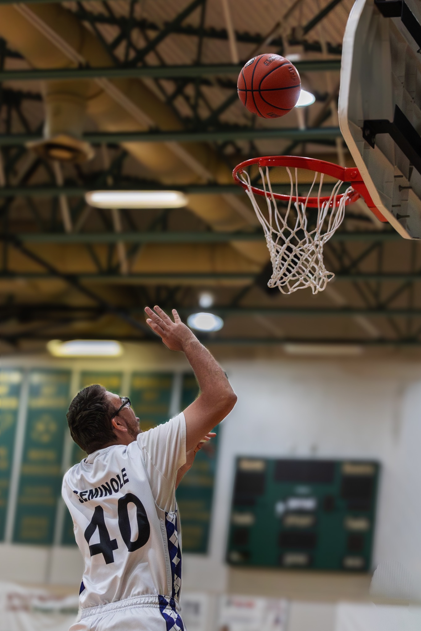 Youth basketball player shooting in game action — sports action photography Port Orange FL — Heidi Lynne Photography
